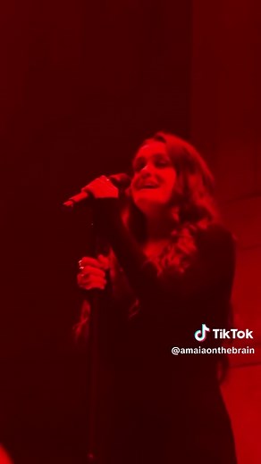 Amaia interpreta 'Yamaguchi' en Puerta del Sol