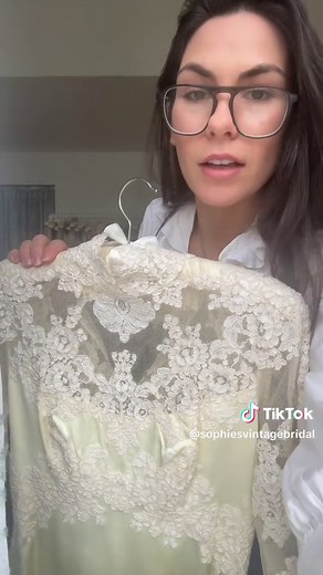 Modern Brides Embrace 1970s Wedding Dress Trends