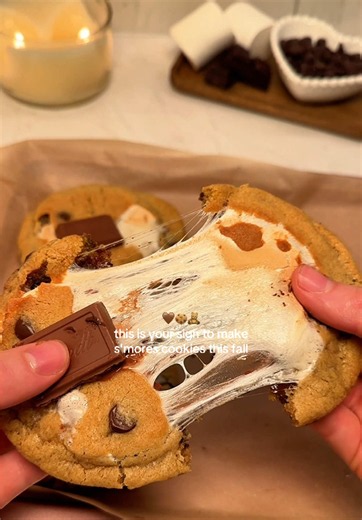 S’mores Cookies 🍫🍪🤎 Soft, gooey cookies filled with melty marshmallow, chocolate, and crunchy crackers - the ultimate fall treat!🤎🍂 Makes: 8 cookies Ingredients Cookie Dough * 85 g butter, softened * 75 g granulated sugar * 75 g brown sugar * 1 egg * ½ tsp vanilla extract * 180 g all-purpose flour * ½ tsp baking powder * ½ tsp salt * 100 g dark chocolate, chopped For the Filling * crackers * chocolate pieces * marshmallows Method 1. Preheat the oven to 180°C (160°C fan). 2. Cream the soften