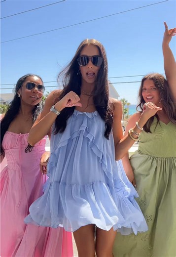 Catch me at the beach every chance I get 🤠 @karlye.little @summer #beach #wedding #panamacity #florida #bridesmaids