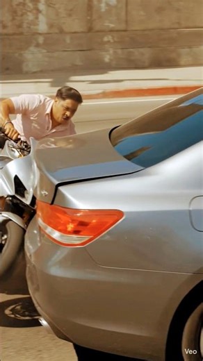 Aaj to Bach Gaye 😱😱 #automobile #stuntbike #vikashaarya007 #stuntvehicle #shortvideo