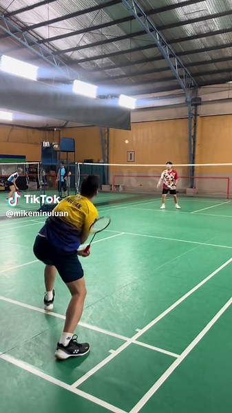 Badminton Highlights: Skillful Plays and Trick Shots