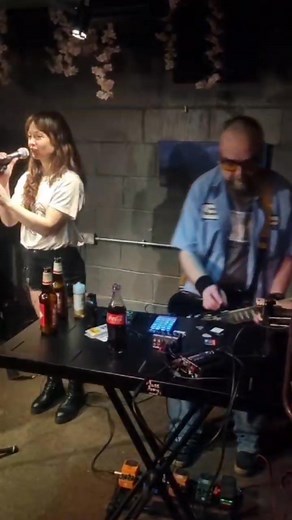 You get the best backing singers at Cafe Etch - Middlesbrough | Moss Music