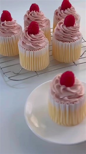 Creamy Raspberry Cupcake🥰 preparation take a bowl vegetable oil 30ml warm water 33ml mix well cake flour 45g cornstarch 10g mix well egg yolks 3 use large eggs mix well on a separate bowl egg whites 3 sugar 45g mix well mix the two liquids cupcakes liner papers squeeze into a paper cup until 70% full (Overfilling may cause cracking.) Bake in a preheated oven 120C for 30min 130C for 20min 150C for 10min total baking 60min cream preparation take a bowl whipped cream 20g sugar 10g mix well raspber