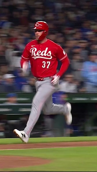 The Cincinnati Reds scored TWO runs on a sac fly! 😳