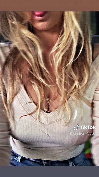 Jennifer Faucet (@jennifer_faucet)’s videos with Basrah w Atooh - Cairokee