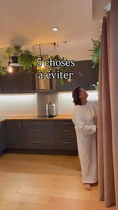 Pour tourner définitivement la page d’années avec un quotidien compliqué où tu te réveilles anxieuse en sachant que ta journée sera encore bien remplie. Voilà ce que j’ai fait pour mettre fin à ça et qui fonctionne toujours tu peux essayer ✅👇 Enregistre l’étincelle ✨ et poursuis 1-ne fais plus rien qui t’engage inutilement alors que ce n’est pas ton besoin d’orgine : cela te rajoute du stress inutile et du bruit mental. 🫶🏼 Concentre - toi sur toi, sur ton objectif ; la vie simple que tu veux 