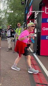 Last marathon runner crosses the finish line on The Mall