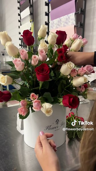 Bouquet inspo, but make it a box! To place your own custom order, call or text 313-254-2653 🌸🌹 #florist #floristsoftiktok #roses #customorder #carnations