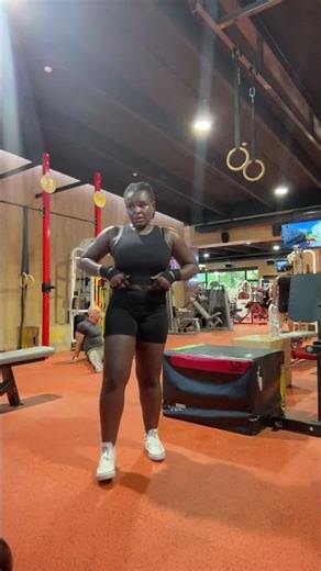 Live Workout session. Let's get it 💪🏾🦵🏾🏋🏾‍♀️ #live #livestream #gym #fitness #subscribe #fitness
