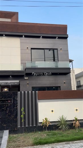 10 Marla house gas line area investor rate in Central Park Lahore demand 3 crore ☎️ 0304-1116040 call us now #House_Specification #gharforsale #Houseforsale #mudassiraliminhas | Property Deals