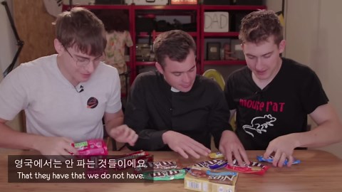 British guys hilariously try American candy for the first time! (M&Ms, Butterfinger & more)
