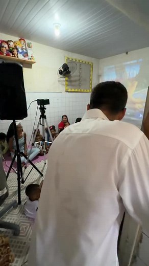 Hoje comecei o dia recebendo a energia dessas crianças maravilhosas da creche comunitária do Tororó. 😁💙 Sério, nada como um sorriso desses pra dar aquela recarregada no espírito e lembrar do porquê a gente faz o que faz. | ACM Neto