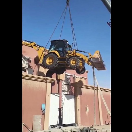 Daily Safety Fails🤯This is WHY You Stop Work – Crane & Excavator Create UnSafe Conditions😳 #fails