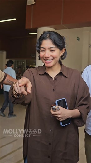 സായ് പല്ലവി കാറിൽ കയറാൻ നോക്കിയപ്പോൾ പറഞ്ഞത് കേട്ടോ😍🤍 Sai Pallavi