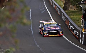 Feeney sets pace before Shootout, Love crashes | Supercars