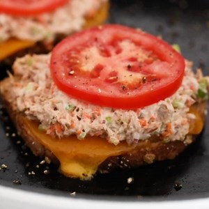 73K views · 989 reactions | https://www.skinnytaste.com/skinny-tuna-melt/ Open Faced Tuna Melt is the ultimate sandwich for all you tuna lovers! Serving them open faced is an easy way to make them healthier and cut the calories. | Skinnytaste | Facebook