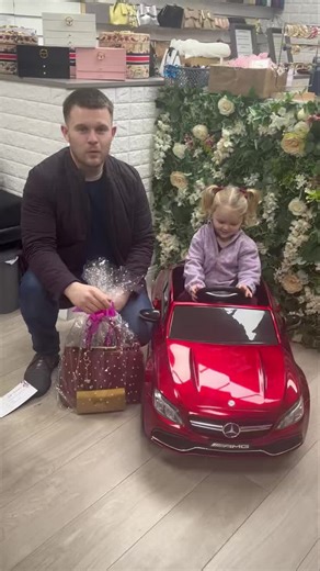 Diva Accessories on Instagram: "The Diva Christmas giveaway #3 🎁😍 Another amazing couple of prizes & this time we will have 2 winners 🏆🎅🏼🥰 Prize #1 This red electric car 🚗 Prize #2 A lovely £75 voucher & a handbag of their choice 🛍️👜 Super simple all you have to do for your chance to win is: Like this post ✅ Tag 3 friends in the comments ✅ Make sure you follow our page ✅ Share this post ✅ Please make sure you follow ALL the steps as Santa will be checking! 🎅🏼 We will be announcing a w