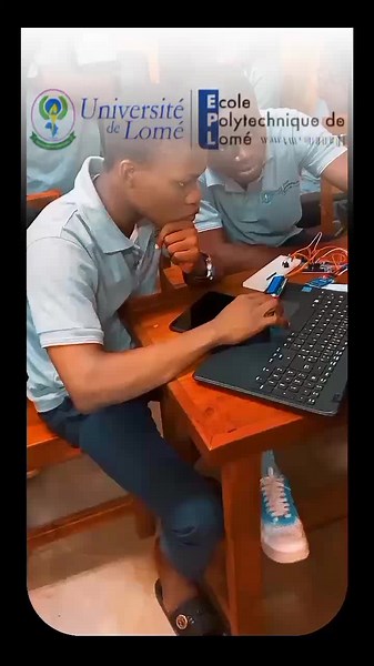 Système d'ouverture automatique de porte avec une carte RFID... Système électronique Arduino GE #epl #eplge #electro #electronics #projetetudiant