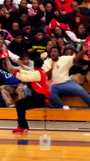 This man risked all the aura he had to farm more aura. #curiosities #sports