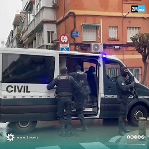 Coopération anti-terroriste 🇲🇦🇪🇸: 7 membres présumés de l'organisation terroriste "Daech" interpellés en #Espagne, dans le cadre d'opérations sécuritaires menées en étroite collaboration avec la #DGST. (🎥 @guardiacivil062) 🔗 l.2m.ma/NYxYg2 | 2M.ma