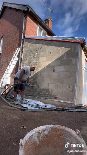 Spraying an extension in real time 😳 #render #sprayrender #machine #plasterer #plastering #rendering #k4 #ecorend