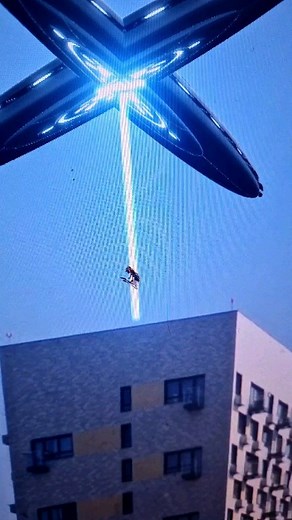 82K views · 1.8K reactions | How a girl is abducted by a UFO early in the morning | Ufo Mania | Facebook