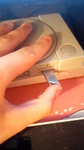 still cannot get over the fact that this thing can run Linux... #shitposting #fyp #tech #techtok #technology #sony #playstation #linux