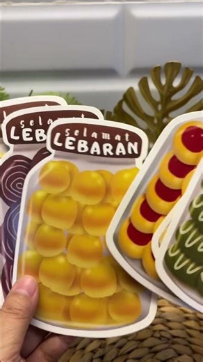 Eid angpao envelopes in the form of Eid cookie jars