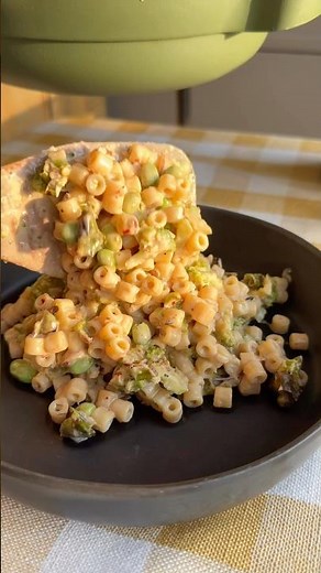 Creamy broccoli and shishito pasta | easy weeknight dinner