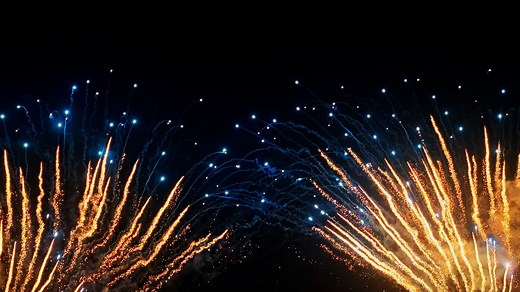 全新穿梭机视角，小米17 Ultra带你领略烟花绽放瞬间的震撼