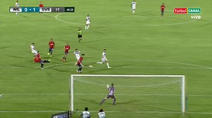 ⚽️ ¡Gol de GV San José! Thomas Monterubianessi aparece en el centro del área y define con un derechazo directo al medio del arco para abrir el marcador. 🔥 Jorge Wilstermann 0️⃣ – 1️⃣ GV San José. #fútbolcanal | Futbolcanal