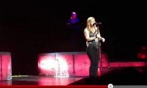 Kelly Clarkson - Cold Desert - Kings Of Leon (VIDEO)