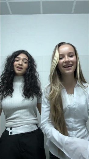 Bombaaaa 🔥🔥 duet with Vane🤍 we like this song, do you? #anto #duet #jo #cover #lazyed #viral