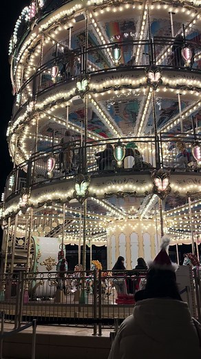 3階建てのメリーゴーランド、3階に乗りたくて凄く待ったの #ハウステンボス #メリーゴーランド #冬 #イルミネーション #おすすめ #雰囲気