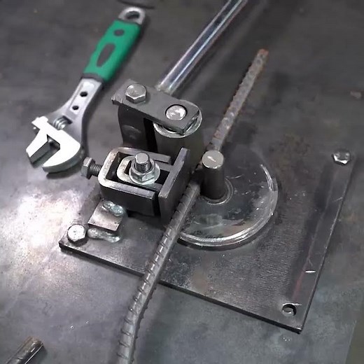 How to use a manual rebar bender