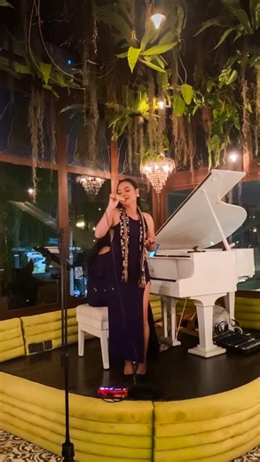 퐁퐨퐨퐤 퐚 퐒퐮퐧퐬퐞퐭 퐒퐞퐫퐞퐧퐚퐝퐞  Every week at Merlin’s, enjoy evenings...