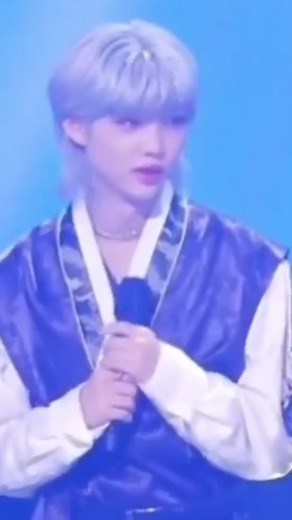 Stray Kids Han Jisung Comforted by Lee Know in Anxiety Attack