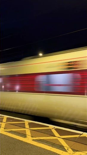 Blink and you'll miss it! ⚡ LNER Azuma at Newark Northgate