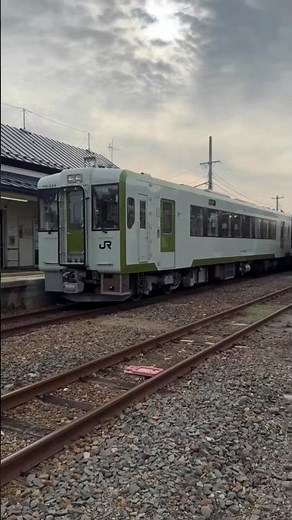 只見線 キハ110-224 会津坂下駅列車交換