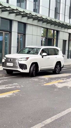 Lexus LX600, Middle East 7-seater Prestige Edition