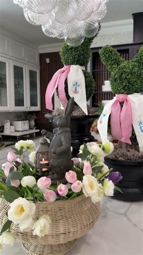 Elegant Easter Decor That's Easier Than You Think #diy #flowers #decor