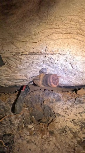 Day 4: Installing New PVC Sewer Lines | Almost Done! 💪🚧 Day 4 of this sewer line replacement project — the plumber arrived early, unloaded all materials, and got right to work installing the new PVC lines under the house. While he worked inside, we focused on loading and hauling out all the dirt from the previous excavations. Once the trailer was full, we headed out to dump the loads, while the plumber continued working under the slab. These old cast iron pipes are being replaced section by se