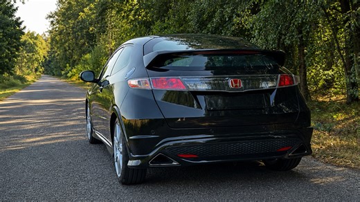 Honda Civic Type R FN2 shows strong VTEC performance