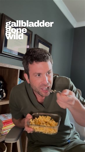 Mac n cheese tastes great… until it doesn’t. If you’ve had your gallbladder removed, high-fat meals can come back to haunt you—fast. Think bloating, urgency, and post-meal diarrhea. Here’s why: without a gallbladder to regulate bile flow, bile salts spill into the gut continuously. Too much bile speeds up colon transit and irritates the lining—cue the bathroom sprint right after lunch. 💡 To fight back: • Eat small, low-fat meals • Use bile acid binders My go-to is Welchol—effective and easy to 