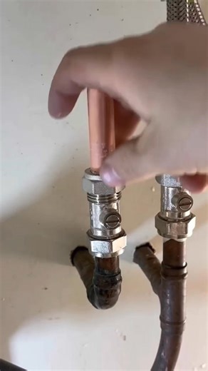 111K views · 584 reactions | How to press copper pipe in tight angles! How to repair a leak on flexi pipe! #fblifestyletyle #fblifestyle #fblifestyletyl #fblive #lifestyle #life #lifehacks #lifeisbeautiful #lifequotes #short #furnituresale #homedecor #smallbusiness #localbusiness #homeforsale #homefurniture #realestate #toolsale #vintagefurniture #appliancesale | plumber video | Facebook
