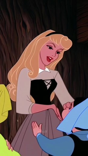 Aurora Princess Disney Edits - Live Wallpaper and Peasant Dress