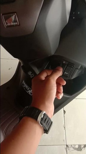 HOW TO OPEN THE HONDA SCOOPY KEYLESS SEAT