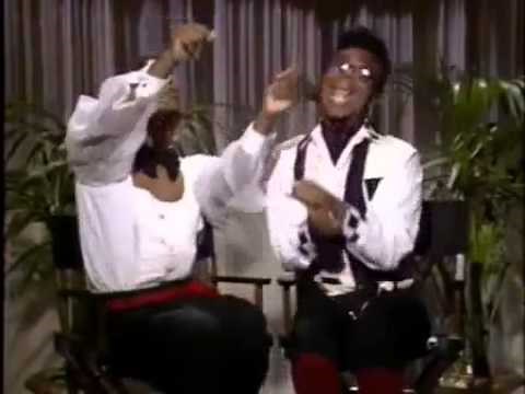 Two snaps a twist and a kiss!