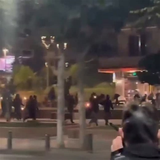 Contre Attaque | EN GRÈCE : PLUIE DE FEU CONTRE LA POLICE DANS LES FACS La presse grecque rapporte un événement d'une exceptionnelle intensité le 7 février... | Instagram